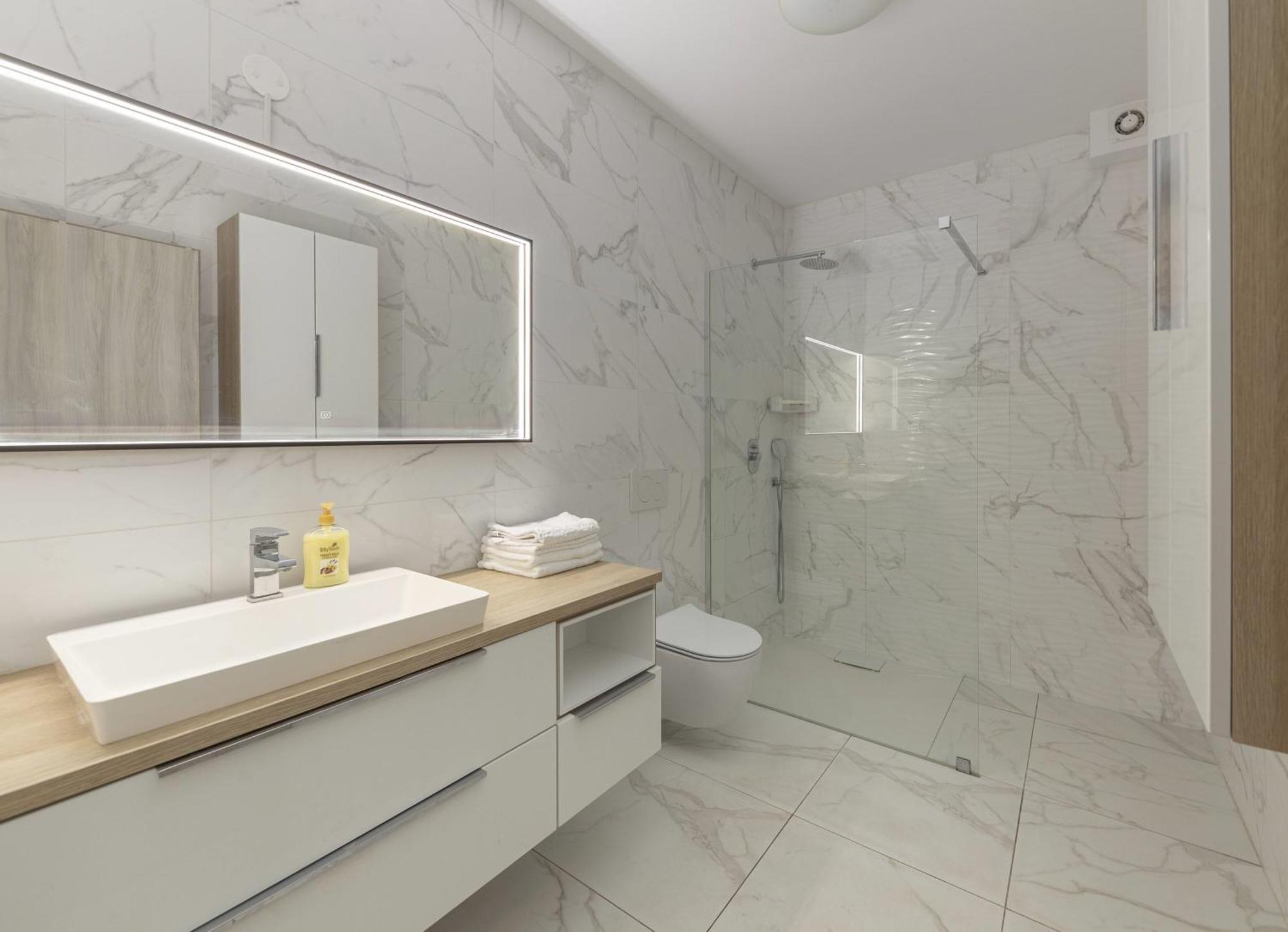 Bright Apartment โคเปร์ ภายนอก รูปภาพ